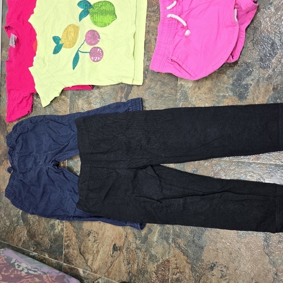 Toddler girls size 2T clothing bundle of 7, shorts, overalls, leggings, tshirts - Picture 6 of 8